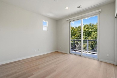 Beautifully renovated and move-in ready! This spacious 3-bedroom - photo 38