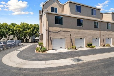 Beautifully renovated and move-in ready! This spacious 3-bedroom - photo 45