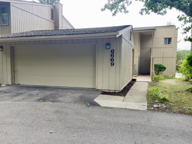 Lake Condo For Sale in West Bloomfield, Michigan