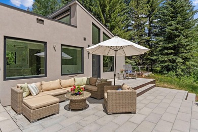 Extraordinary private riverfront retreat on 1.76 acres with - photo 15