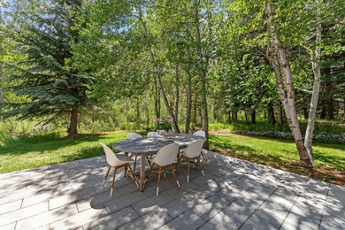 Extraordinary private riverfront retreat on 1.76 acres with - photo 17