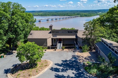 Luxury River View Retreat in River Ridge! Discover your dream