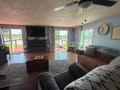 Sweet home on the lake directly next to the clubhouse with a - photo 23