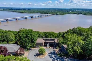 Luxury River View Retreat in River Ridge! Discover your dream