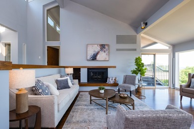 Luxury River View Retreat in River Ridge! Discover your dream