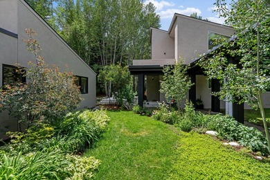 Extraordinary private riverfront retreat on 1.76 acres with - photo 30