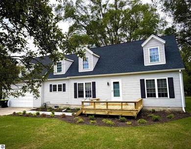 Antrim County Chain of Lakes Home For Sale in Bellaire Michigan