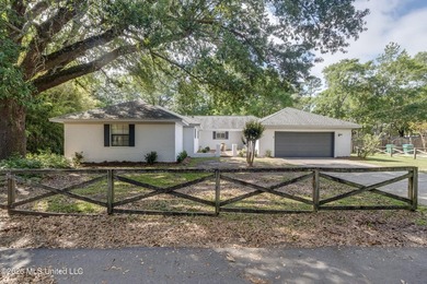 Welcome to 7 Keyser Lane in Gulfport, MS--an inviting home - photo 2
