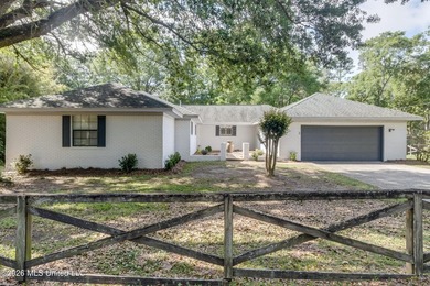 Welcome to 7 Keyser Lane in Gulfport, MS--an inviting home - photo 3