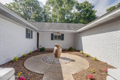 Welcome to 7 Keyser Lane in Gulfport, MS--an inviting home - photo 4