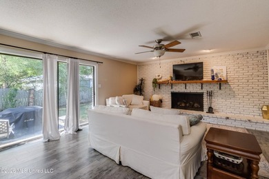 Welcome to 7 Keyser Lane in Gulfport, MS--an inviting home - photo 6