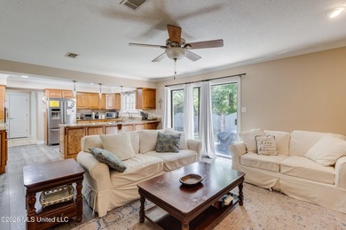 Welcome to 7 Keyser Lane in Gulfport, MS--an inviting home - photo 8