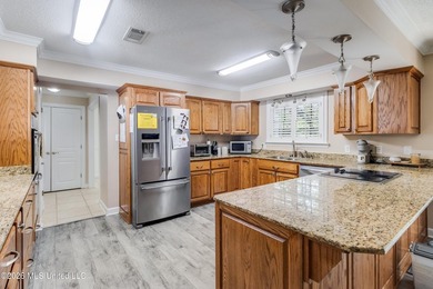 Welcome to 7 Keyser Lane in Gulfport, MS--an inviting home - photo 9