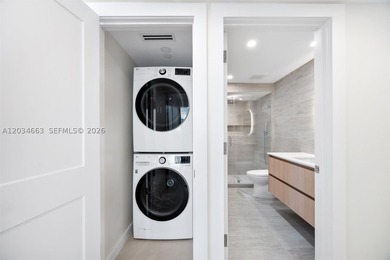 Fully renovated 2-bedroom, 2-bathroom residence in the heart of - photo 32