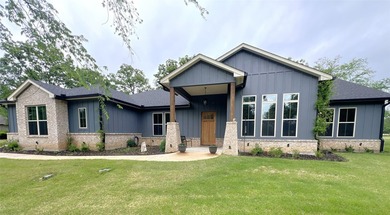 Beautiful custom home built in 2022 located in The Links at - photo 2