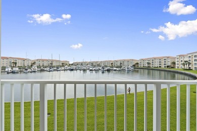 It's all about the view! Enjoy breathtaking marina vistas and - photo 2