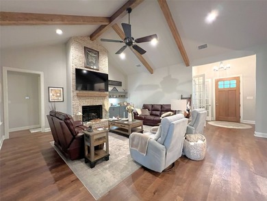 Beautiful custom home built in 2022 located in The Links at - photo 8