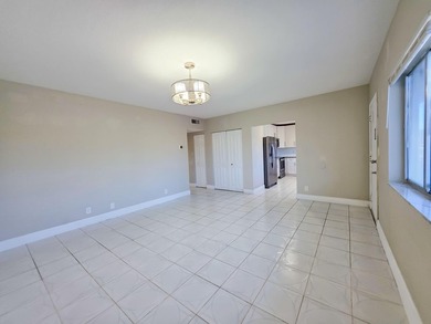 Welcome to this thoughtfully designed three-bedroom - photo 9