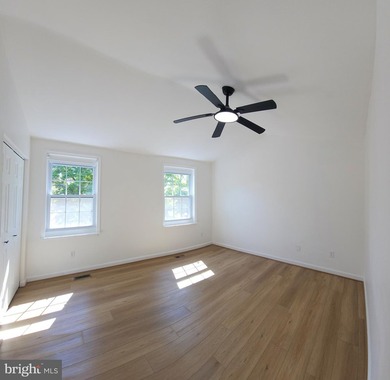 Beautifully updated and move-in ready! This home in Riverside - photo 31