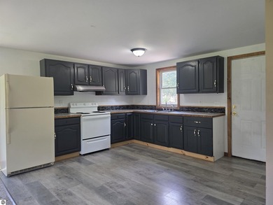 Located just minutes from Hale and right near beautiful Long - photo 5
