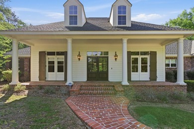 Stunning, custom built home located in a hidden gem of a - photo 4