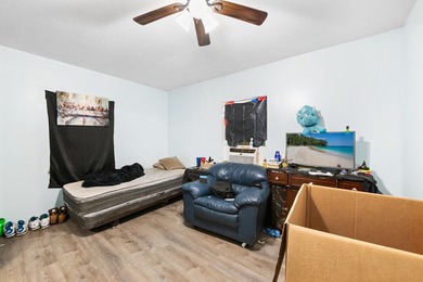 Discover this charming 3-bedroom, 1-bathroom single-family - photo 15