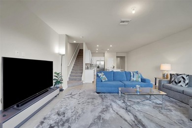 Experience luxury living in the gated community of Oak Tree! - photo 17