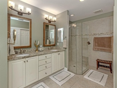 Welcome to your own slice of paradise in sought-after Venetian - photo 22