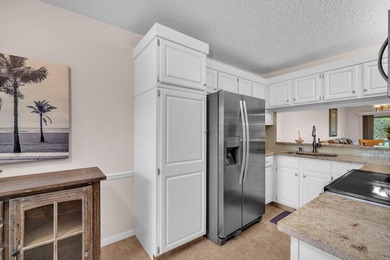 A charming and impeccably maintained two-bedroom, two-bathroom - photo 5