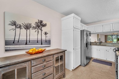 A charming and impeccably maintained two-bedroom, two-bathroom - photo 6