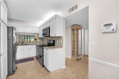 A charming and impeccably maintained two-bedroom, two-bathroom - photo 7