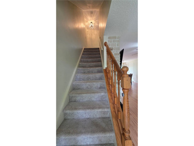 Welcome home to the perfect blend of privacy, convenience, and - photo 11