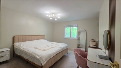 Welcome home to the perfect blend of privacy, convenience, and - photo 15