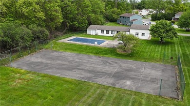 Welcome home to the perfect blend of privacy, convenience, and - photo 16