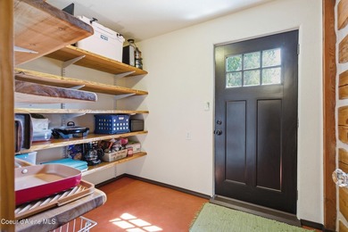 Escape to this mountain sanctuary located in Sagle, Idaho. This - photo 29