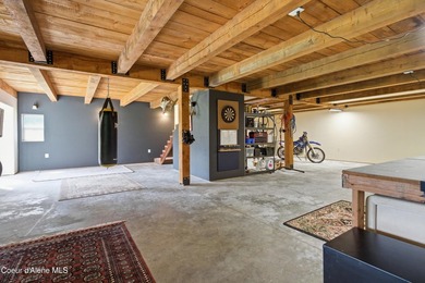 Escape to this mountain sanctuary located in Sagle, Idaho. This - photo 44