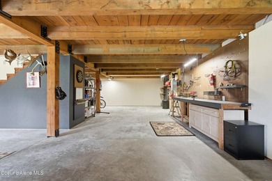 Escape to this mountain sanctuary located in Sagle, Idaho. This - photo 45