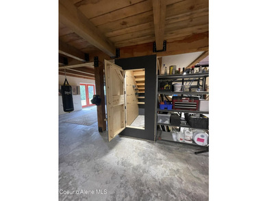 Escape to this mountain sanctuary located in Sagle, Idaho. This - photo 49