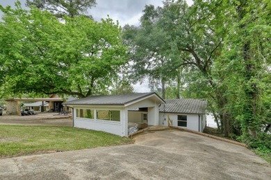 MOTIVATED SELLER - MAKE AN OFFER! SELLER TO PAY ONE YEAR OF HOA - photo 1