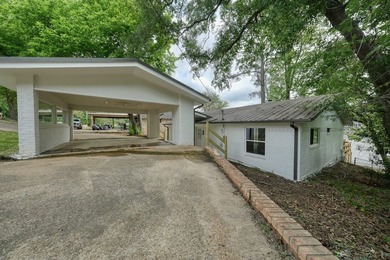 MOTIVATED SELLER - MAKE AN OFFER! SELLER TO PAY ONE YEAR OF HOA - photo 2