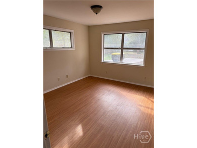 Well-Maintained Duplex - Excellent Investment Opportunity This - photo 3