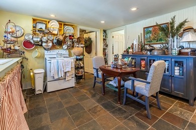 CLASSIC FARMHOUSE MEETS MODERN LIVING in this 3 bedroom 2 bath - photo 24