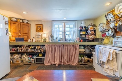 CLASSIC FARMHOUSE MEETS MODERN LIVING in this 3 bedroom 2 bath - photo 25