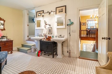 CLASSIC FARMHOUSE MEETS MODERN LIVING in this 3 bedroom 2 bath - photo 31