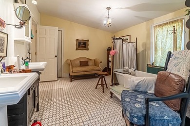 CLASSIC FARMHOUSE MEETS MODERN LIVING in this 3 bedroom 2 bath - photo 32
