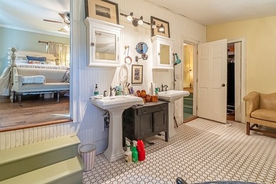 CLASSIC FARMHOUSE MEETS MODERN LIVING in this 3 bedroom 2 bath - photo 33