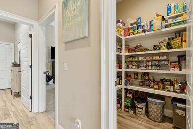 Looking for a stunning home, incredible view, and convenient - photo 34