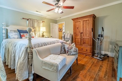 CLASSIC FARMHOUSE MEETS MODERN LIVING in this 3 bedroom 2 bath - photo 34