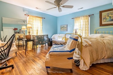 CLASSIC FARMHOUSE MEETS MODERN LIVING in this 3 bedroom 2 bath - photo 35