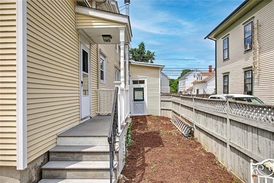 Located in the heart of Warren's vibrant arts and waterfront - photo 36